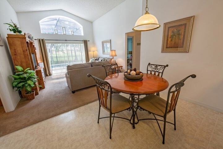 Gated Country Club Private Pool ! 4 Bedroom Home by RedAwning