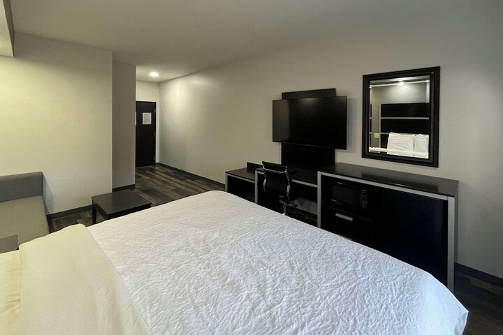 Room 5 of 18