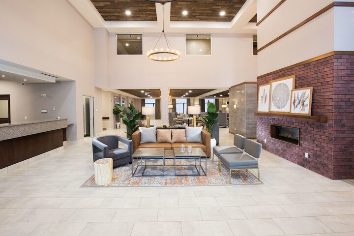 Pomeroy Inn & Suites Prince George