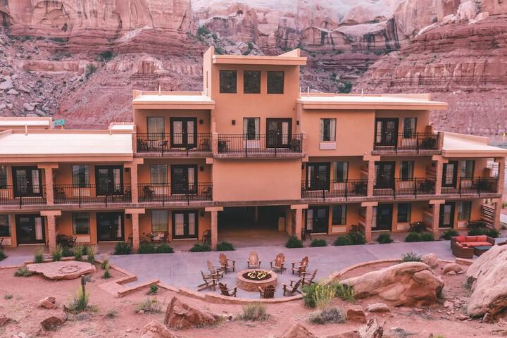 Bluff Dwellings Resort