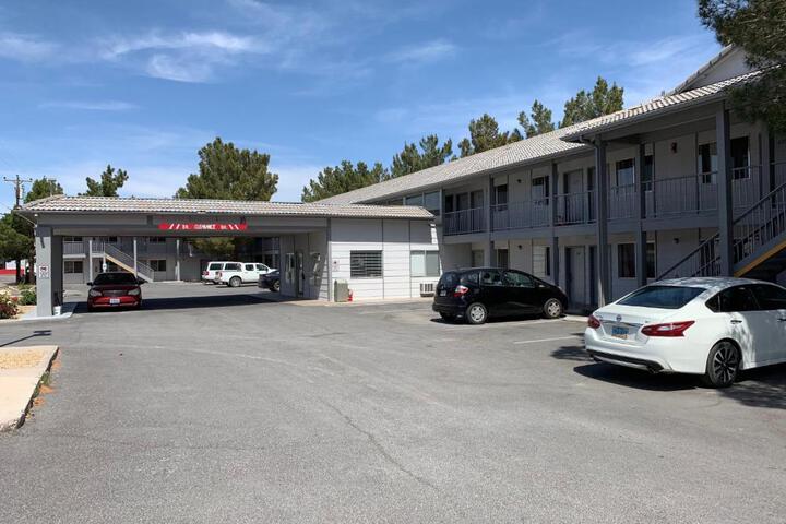 Exchange Club Motel