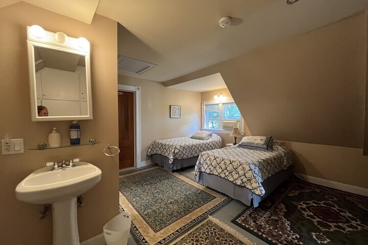 Room 18 of 22