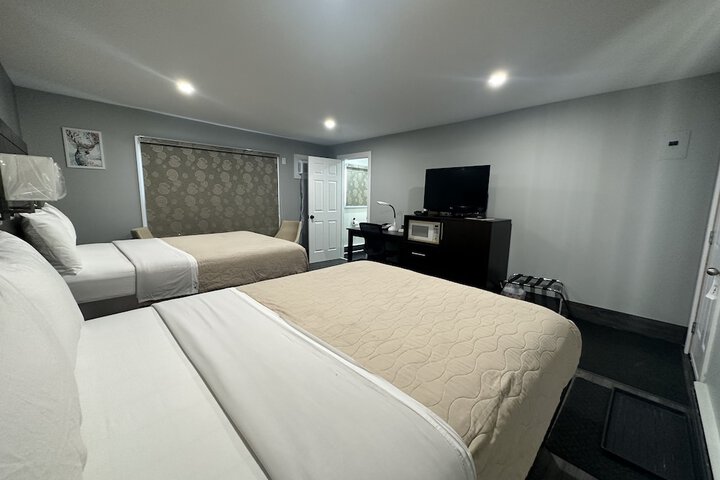 Room 43 of 141