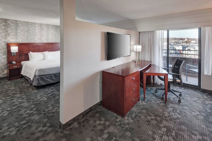 Room 16 of 33