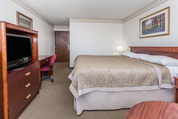 Room 11 of 25