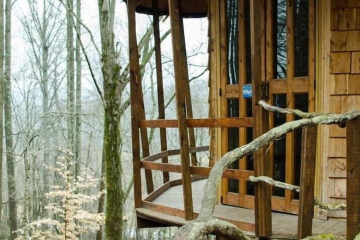 Lost River Hostel