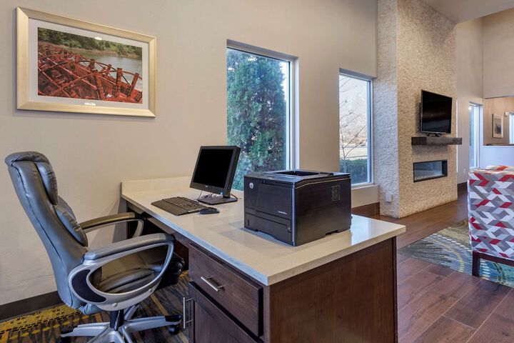 Business Center 48 of 50