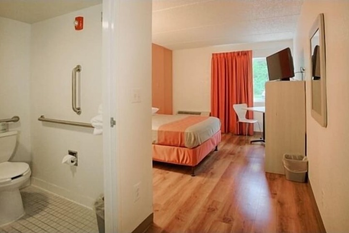 Room 25 of 47