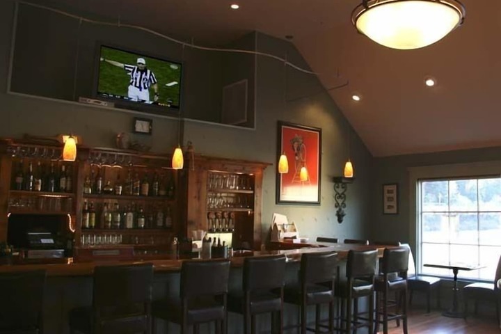 Lounge 21 of 25