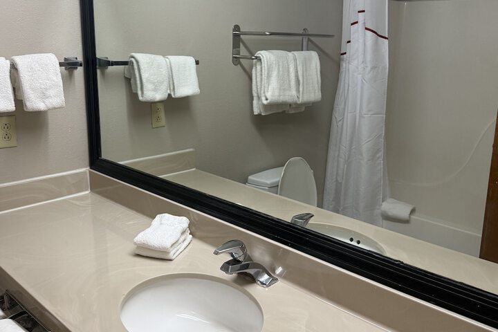 Red Roof Inn & Suites Hinesville