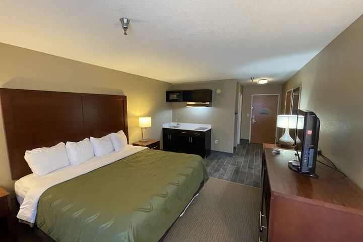 Room 9 of 28