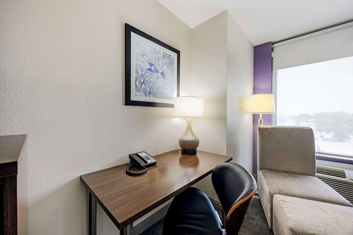 Room 6 of 25