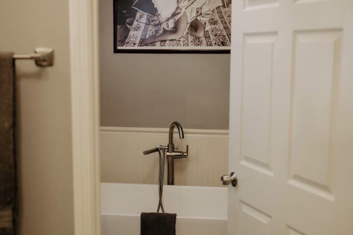 Room 36 of 80