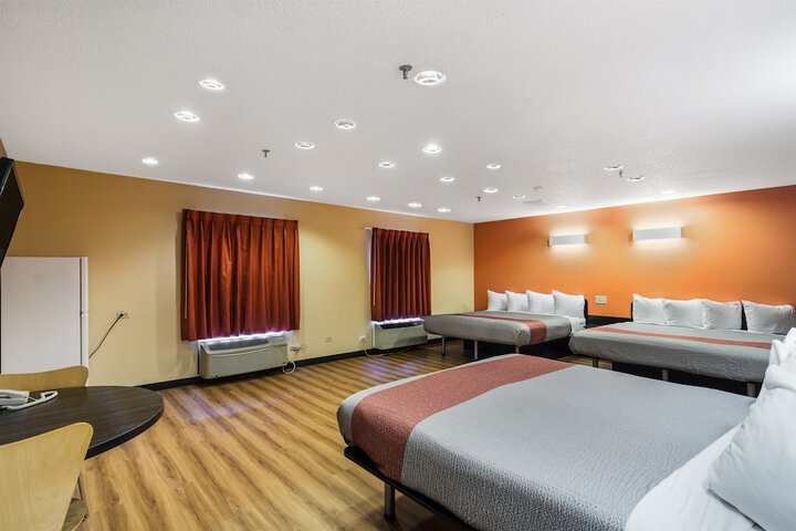 Room 17 of 34