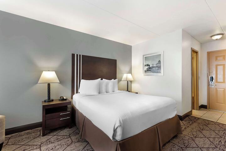 Room 10 of 67