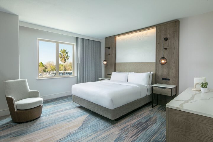 Room 32 of 84