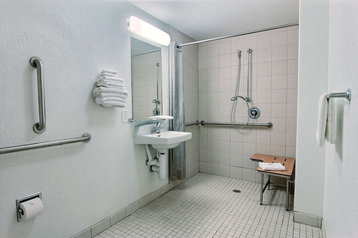 Room 32 of 41