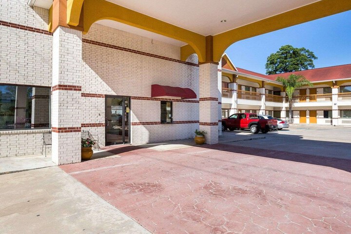 Hotel 4 of 27
