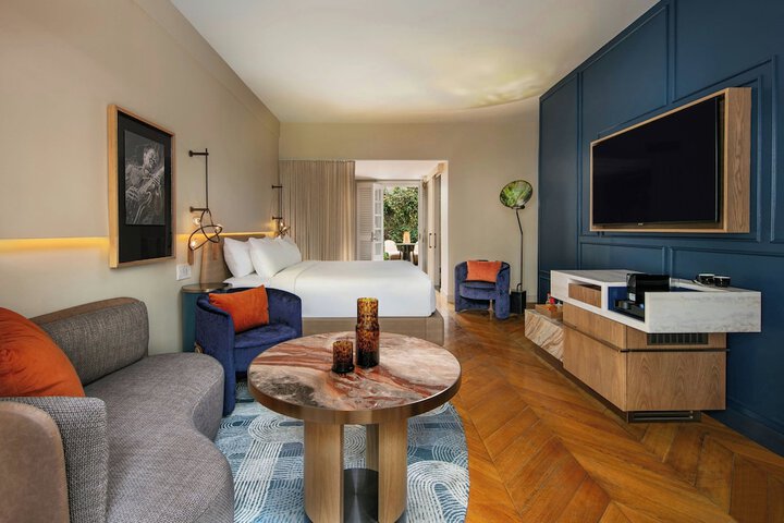 Room 46 of 100