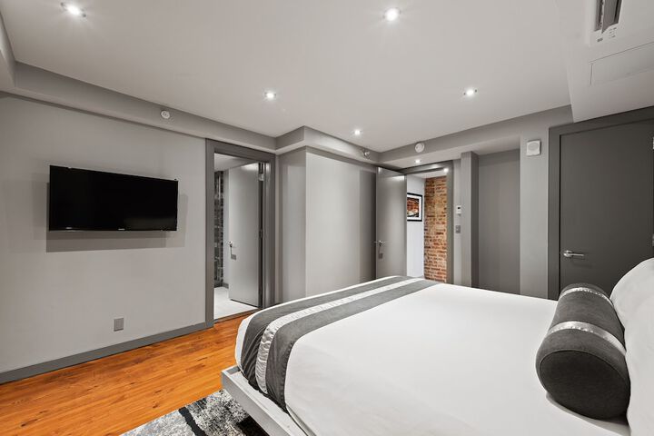 Room 115 of 488