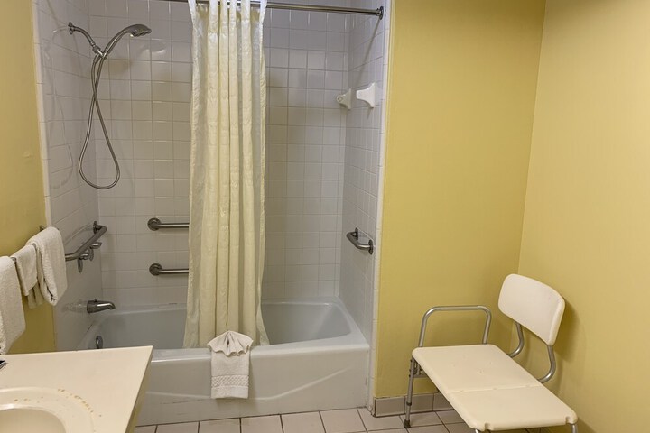 Relax Inn & Suites