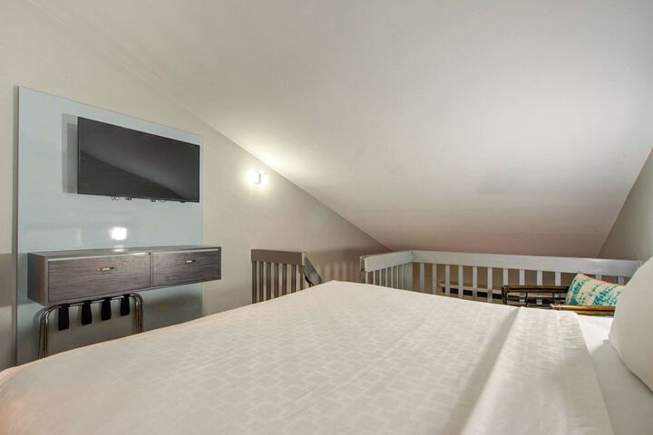 Room 47 of 73