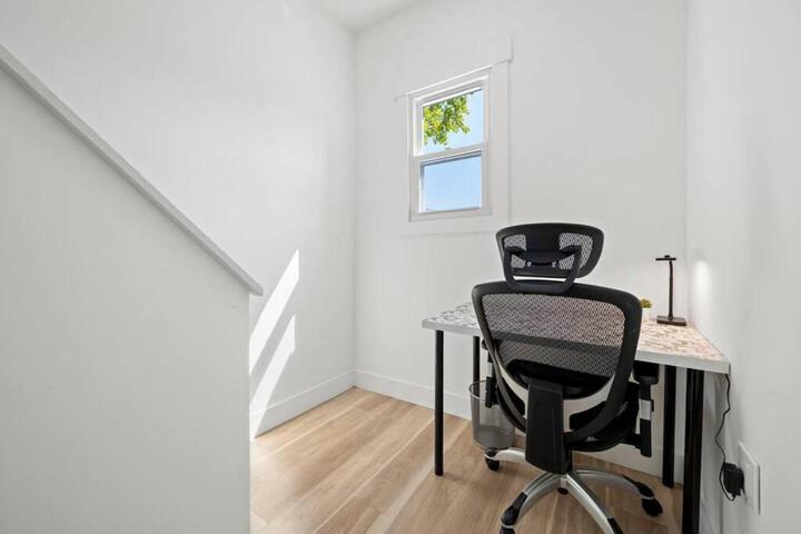 NYC Access 4BR Duplex Sleeps 10 Free Parking