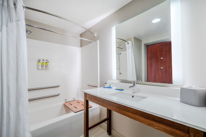 Room 20 of 33