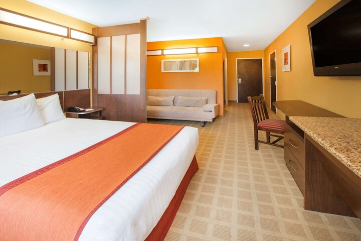 Room 13 of 16
