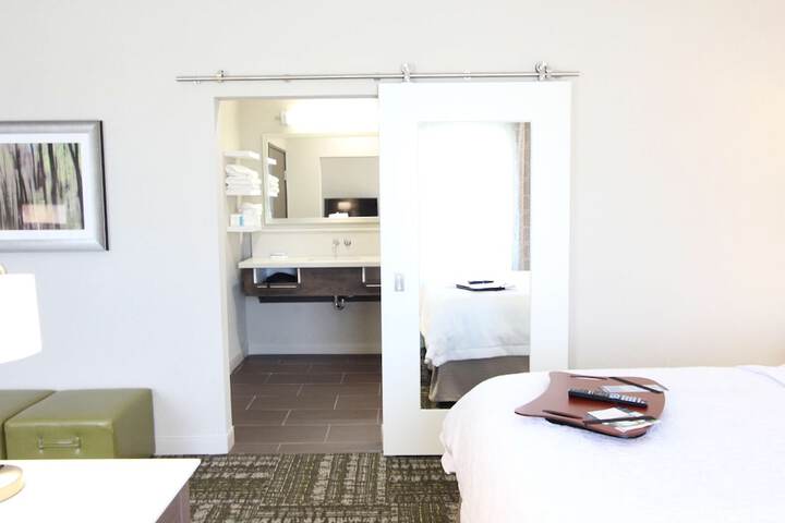 Hampton Inn & Suites Dallas Market Center
