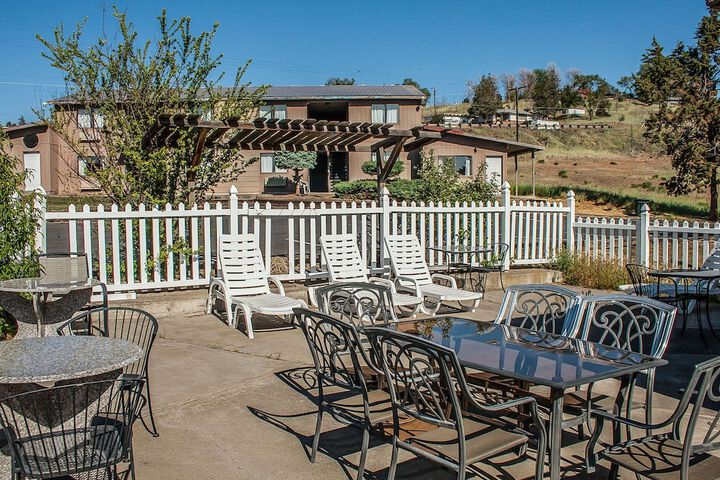 Econo Lodge Inn & Suites Madras