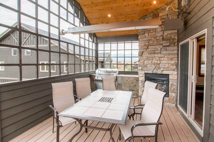 Luxe Rocky Mtn Retreat w / Hot Tub - by Winter Park