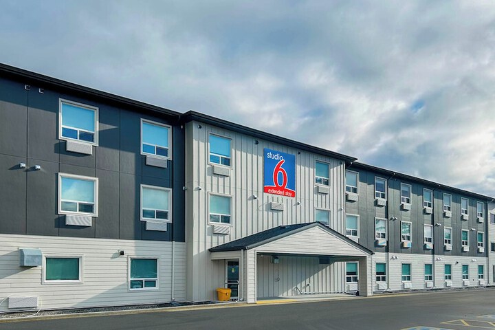 Studio 6 – Fort Frances On