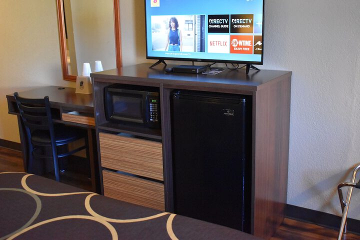Room 10 of 16