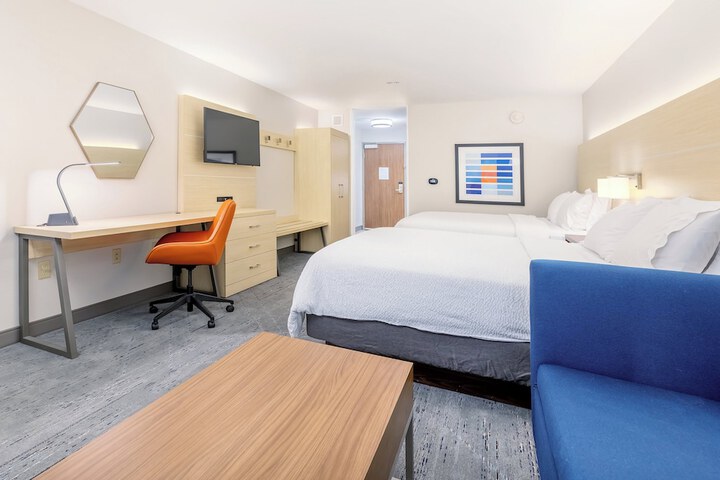 Holiday Inn Express & Suites Medford by IHG