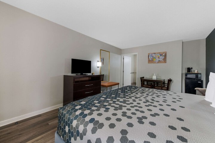 Room 37 of 42
