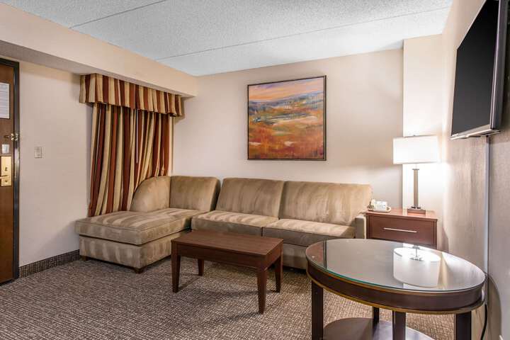 Suite 8 of 20