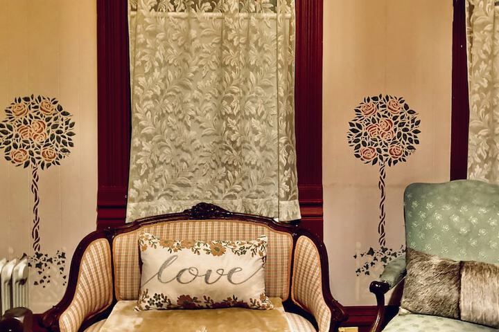 Coppersmith Inn B & B