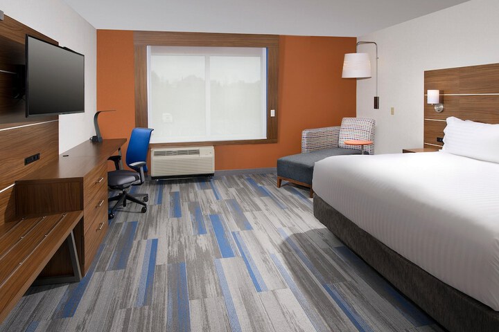 Room 11 of 18
