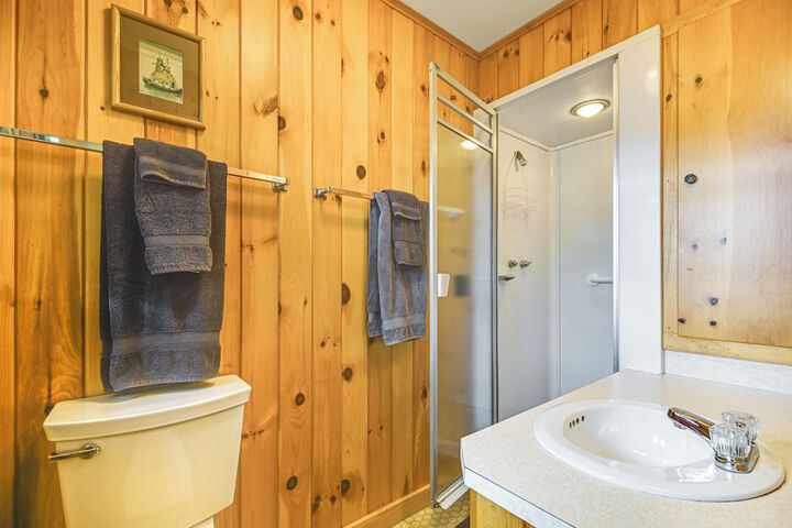 Lakefront Escape w / Deck & Kayaks in Lovell!