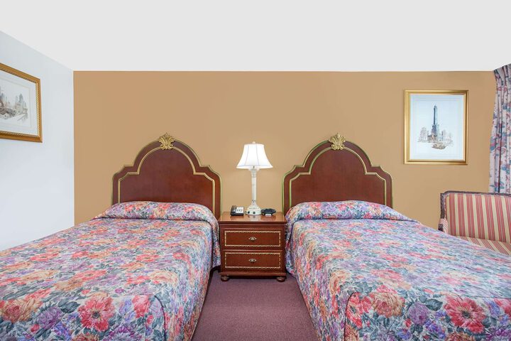Room 11 of 18