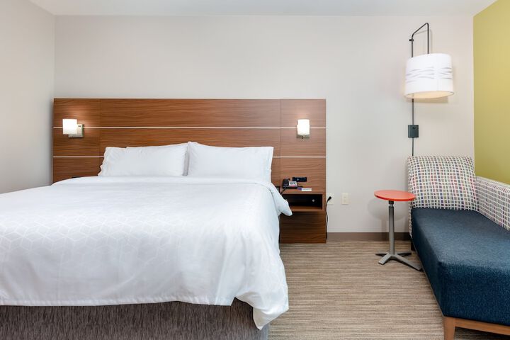 Holiday Inn Express Calhoun South by IHG