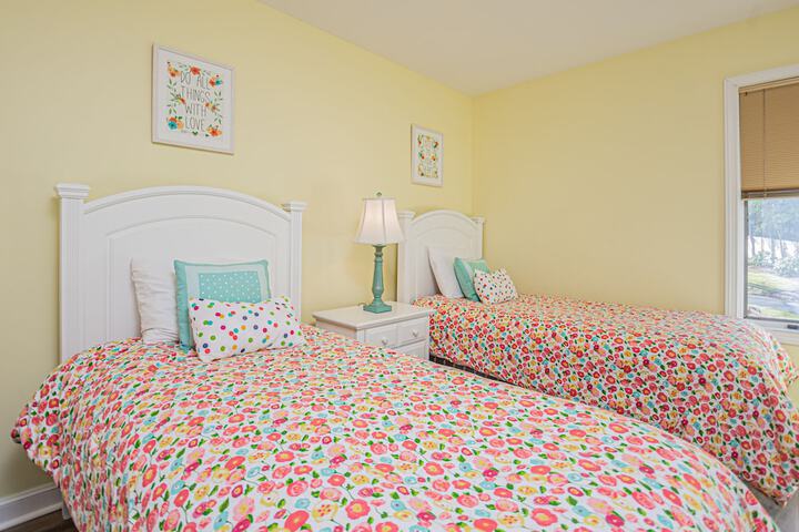 Room 11 of 33
