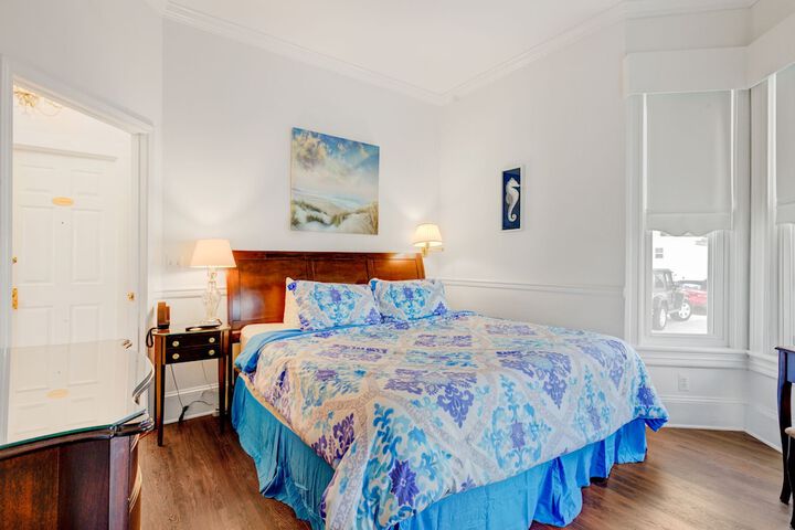 Room 53 of 191
