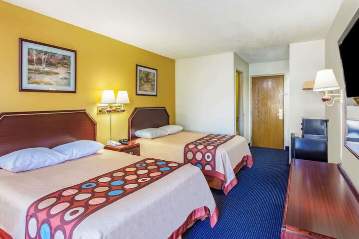 Super 8 by Wyndham Morristown / South