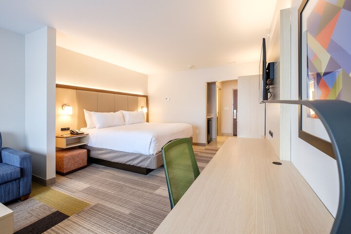 Room 18 of 33