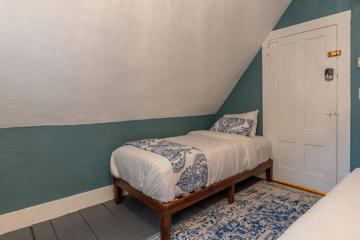 Room 49 of 153