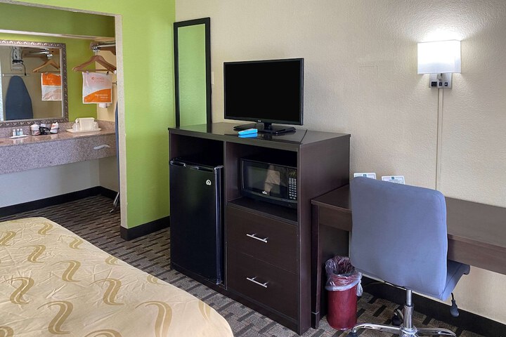 Room 27 of 36