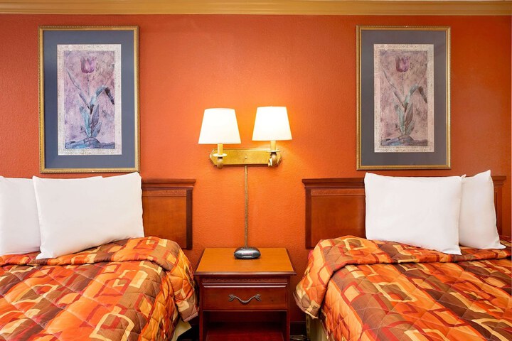 Room 10 of 16