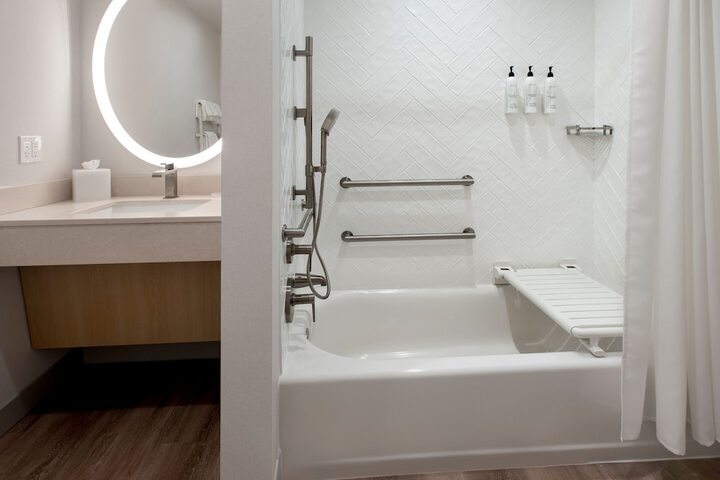 Room 16 of 28